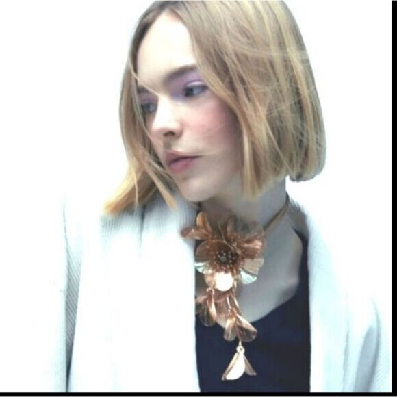 New ZARA cascading flowers choker necklace in Pink - Picture 3 of 12